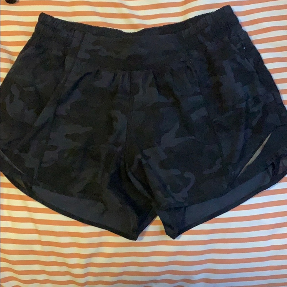 lululemon black camo tracker shorts 4”, size 8